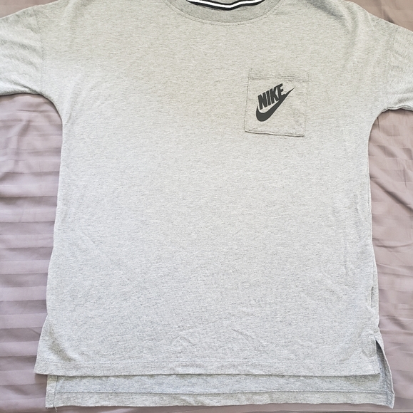 Nike Long Sleeve Pocket Tee - Picture 3 of 6